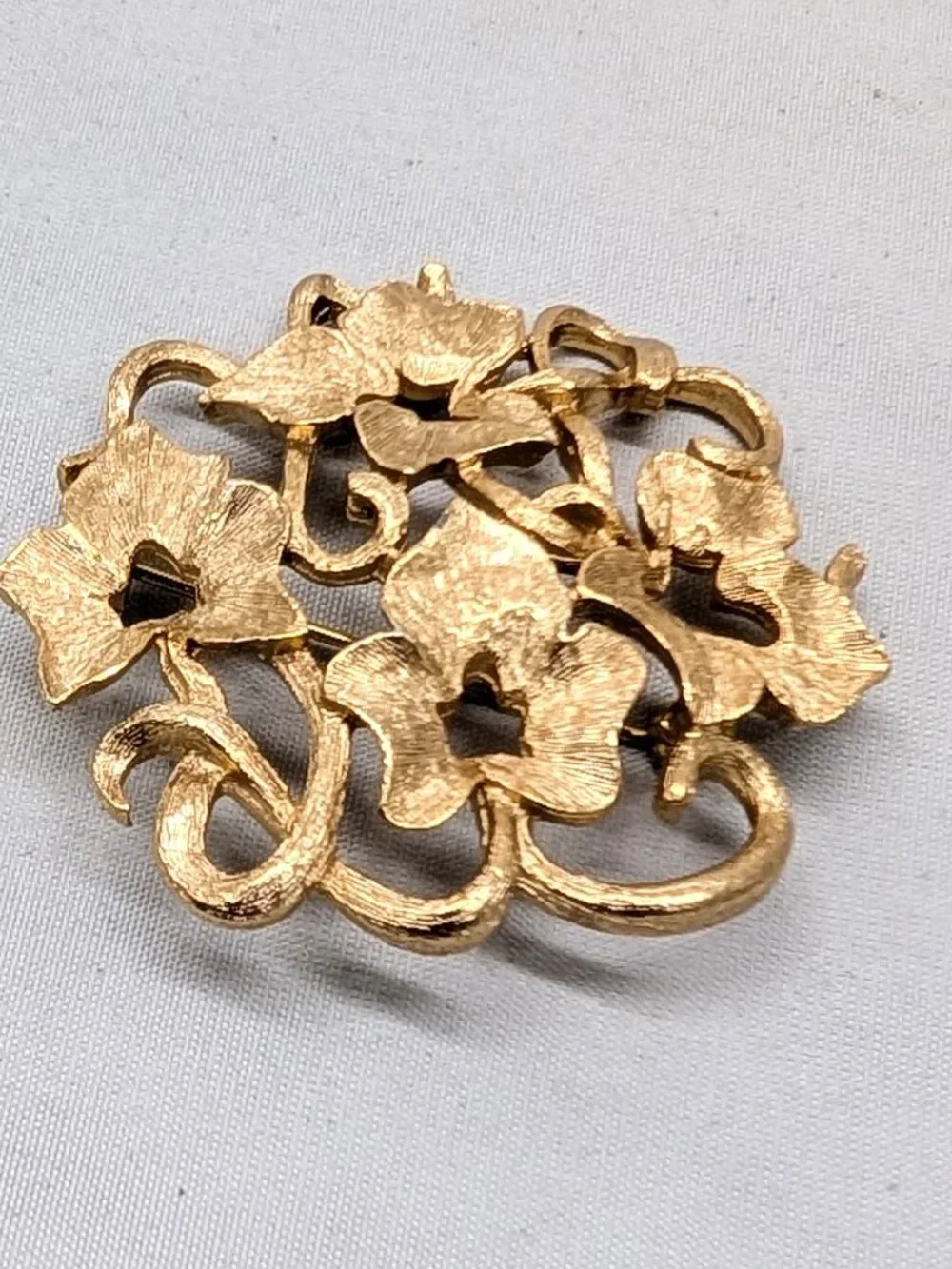 Vintage 1960s Signed Napier Goldtone Ivy Brooch
